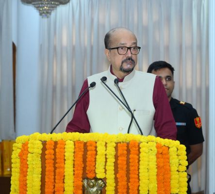 &ldquo;सिर्फ सफलता नहीं, समाज को भी लौटाएं कुछ अमूल्य&rdquo; : राजभवन में बेटियों को राज्यपाल रमेन डेका का प्रेरक संदेश, अंगदान-देहदान का संकल्प लेने वाले 75 मानवता के प्रहरी सम्मानित