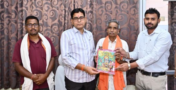 "बिरहोर के भाई" पद्मश्री जागेश्वर यादव की संघर्षगाथा अब पुस्तक में अमर &mdash; मंत्री टंक राम वर्मा ने कहा, सेवा और मानवता की मिसाल हैं जागेश्वर यादव