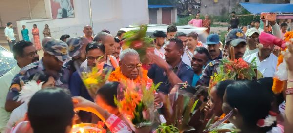 दिल्ली में डीलिस्टिंग आंदोलन की बुलंद हुंकार के बाद जशपुर में जनजातीय अस्मिता के राष्ट्रीय चेहरा&nbsp;गणेश राम भगत का ऐतिहासिक स्वागत, ढोल-नगाड़ों, आतिशबाजी और जनसैलाब ने बनाया यादगार पल