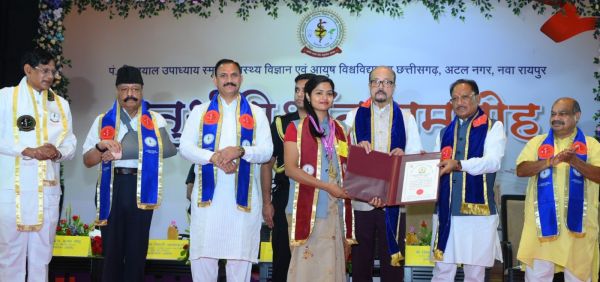 "डिजिटल एडिक्शन से बाहर निकलकर समाज सेवा का संकल्प लें युवा, राज्यपाल रमेन डेका की नसीहत; मुख्यमंत्री साय बोले- छत्तीसगढ़ बनेगा ज्ञान और नवाचार का केंद्र