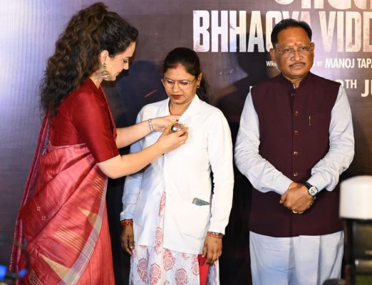 26/11 के गुमनाम स्वास्थ्य योद्धाओं को मिला राष्ट्रीय सम्मान, रायपुर में &lsquo;भारत भाग्य विधाता&rsquo; की भव्य स्क्रीनिंग में मुख्यमंत्री विष्णु देव साय और कंगना रनौत ने किया साहस, सेवा और समर्पण को सलाम