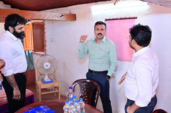 केरे गांव की बदली तस्वीर: प्रभारी सचिव अंकित आनंद ने होमस्टे मॉडल की सराहना की, ग्रामीण पर्यटन से खुल रहे रोजगार के नए द्वार