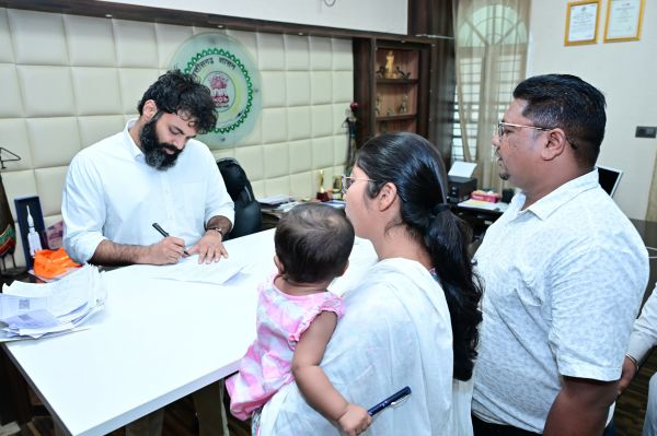 जनदर्शन में उमड़ी जनता की उम्मीदें, कलेक्टर रोहित व्यास ने 57 आवेदनों पर की सीधी सुनवाई, अधिकारियों को दिया समयबद्ध समाधान का सख्त निर्देश