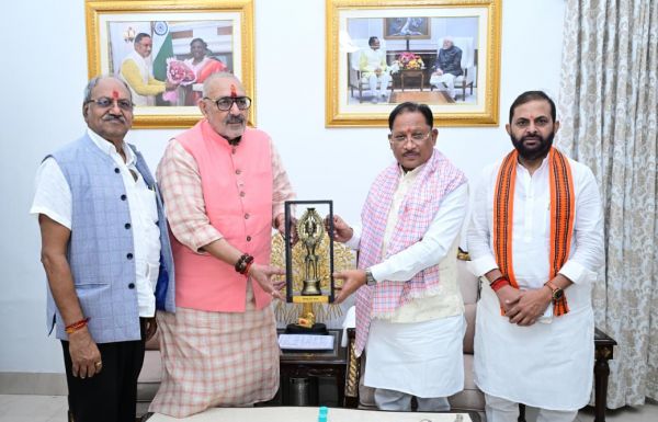 मुख्यमंत्री विष्णुदेव साय और केंद्रीय मंत्री गिरिराज सिंह की महत्वपूर्ण मुलाकात, केंद्र-राज्य समन्वय से विकास कार्यों को मिलेगी नई गति