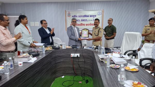नए आपराधिक कानूनों पर जशपुर में कार्यशाला : न्यायपालिका, पुलिस, अभियोजन और फॉरेंसिक विभाग एक मंच पर, त्वरित न्याय और वैज्ञानिक विवेचना पर जोर