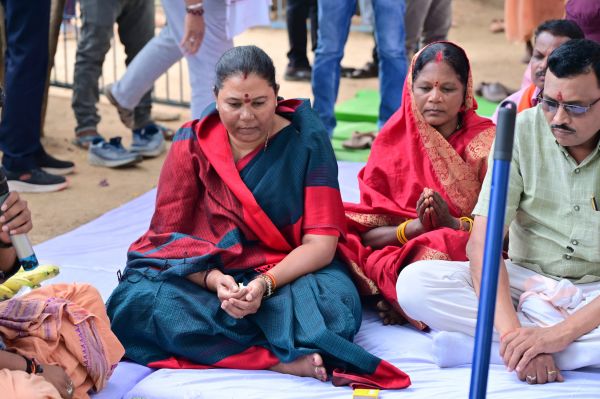 गोमती साय ने निभाया विकास का वादा, करोड़ों की सड़क परियोजनाओं का भूमिपूजन कर ग्रामीण अंचलों को जोड़ा मुख्यधारा से, शिक्षा, स्वास्थ्य और व्यापार को मिलेगा लाभ