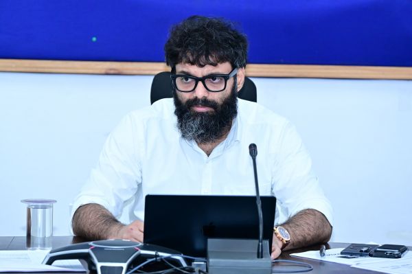 किसानों के एग्रीस्टेक पंजीयन में लापरवाही बर्दाश्त नहीं, कलेक्टर रोहित व्यास ने राजस्व अमले को दी सख्त चेतावनी &mdash; लंबित नामांतरण, सीमांकन, भू-अर्जन और स्वामित्व योजना के प्रकरण समय-सीमा में निपटाने के निर्देश