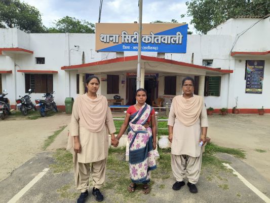 1 माह के मासूम को लेकर फरार हुई महिला गिरफ्तार, जशपुर पुलिस ने बच्चे को सकुशल बरामद कर परिजनों को सौंपा