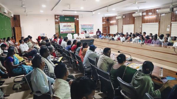 अब गांवों में नहीं फैलेगा कचरे का संकट! ठोस अपशिष्ट प्रबंधन नियम लागू करने जशपुर में सरपंच-सचिवों की बड़ी पाठशाला, 70 ग्राम पंचायतों को मिला स्वच्छता का नया रोडमैप