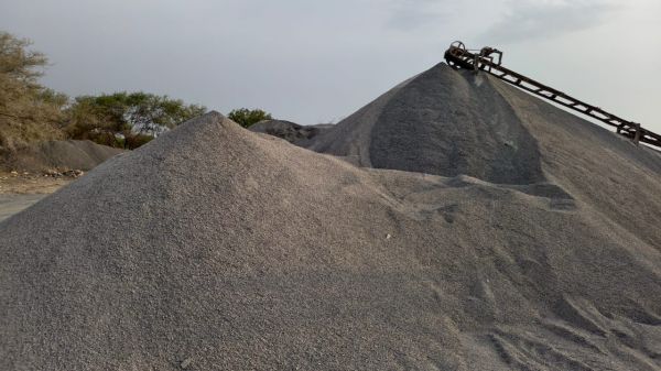 धड़ाधड़ कार्रवाई से मचा हड़कंप: 6 क्रशर सीलबंद, महानदी में अवैध रेत खनन करते चैन माउंटेन जब्त, ड्रोन निगरानी से माफियाओं पर कसा शिकंजा