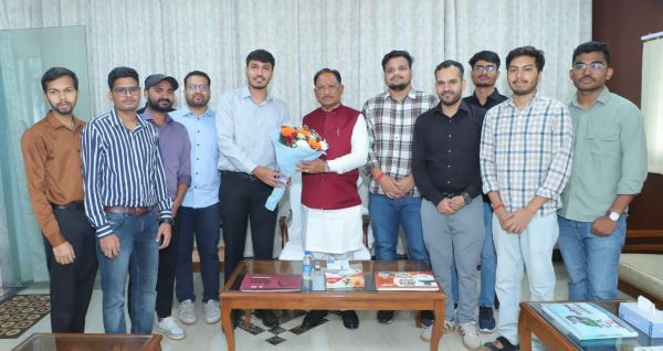राजमिस्त्री, किसान और शिक्षक परिवारों के बेटा-बेटियों ने रचा सफलता का नया अध्याय: मुख्यमंत्री ने छत्तीसगढ़ सदन में किया सम्मान, मुख्य परीक्षा के लिए दिया जीत का मंत्र
