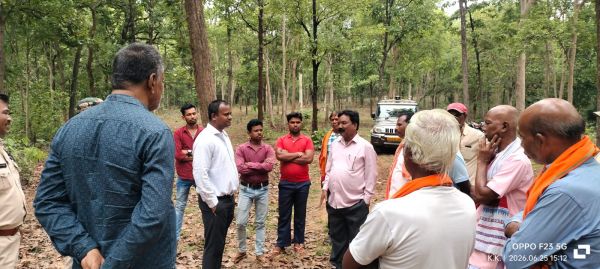 सावन से पहले शिवभक्तों में नाराजगी : शिव मंदिर जाने वाले रास्ते पर ट्रैक्टर से जुताई से भड़का जनाक्रोश, हजारों श्रद्धालुओं की आस्था पर चोट का आरोप &mdash; ग्रामीणों ने वन विभाग को दी आंदोलन की चेतावनी, बादलखोल अभ्यारण्य में धार्मिक भावना आहत होने का मामला गरमाया&nbsp;