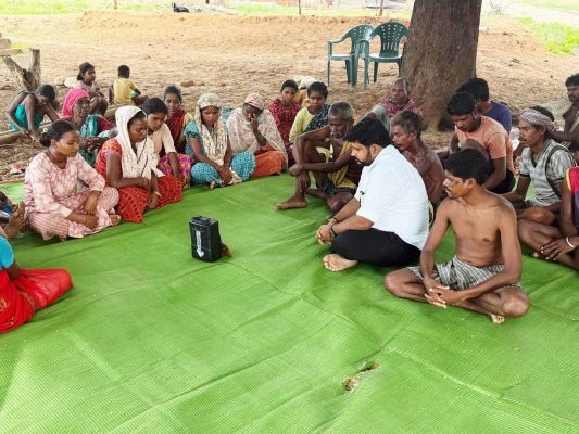 पहाड़ी कोरवा बस्ती में मोदी की 'मन की बात' का संदेश, जनपद उपाध्यक्ष अरविंद गुप्ता ने ग्रामीणों संग सुना प्रधानमंत्री का संबोधन, बोले&mdash; अंतिम व्यक्ति तक विकास पहुंचाना ही मोदी सरकार का अटूट संकल्प