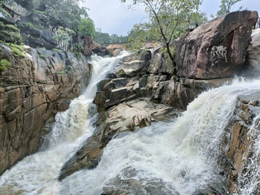 जशपुर की प्राकृतिक धरोहर रानीदाह: हरियाली, पहाड़, झरनों की कल-कल और लोककथाओं का अद्भुत संगम, प्रकृति प्रेमियों के लिए किसी स्वर्ग से कम नहीं यह पर्यटन स्थल