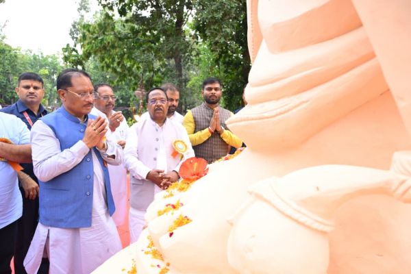 मातृशक्ति, प्रकृति और प्रभु श्रीराम के चरणों में मुख्यमंत्री का नमन: राम वाटिका में रुद्राक्ष रोपकर दिया हरित भविष्य का संकल्प, "एक पेड़ माँ के नाम 3.0" अभियान को मिली नई ऊर्जा