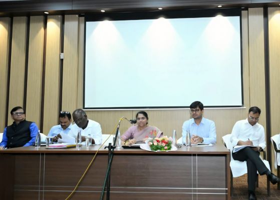 तकनीकी बाधाएं दूर कर तत्काल शुरू करें लंबित निर्माण कार्य, बरसात में जलभराव से नागरिकों को नहीं होनी चाहिए परेशानी, राजधानी की गरिमा के अनुरूप हो सफाई व्यवस्था : सचिव श्रीमती शंगीता आर.