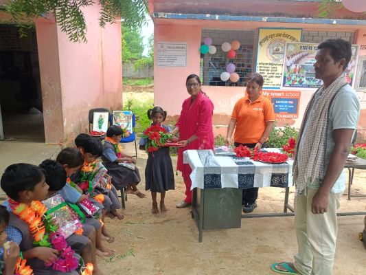"पढ़ब, नवा भारत गढ़ब" की थीम पर डीपाटोली स्कूल में अनोखा प्रवेश उत्सव, तिलक-आरती से हुआ नन्हें विद्यार्थियों का स्वागत, शिक्षा के प्रति जागरूकता का दिया संदेश