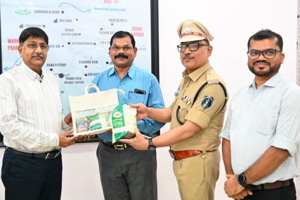 महिला स्व-सहायता समूहों के &lsquo;विष्णु भोग&rsquo; चावल की खुशबू पहुंची पुलिस मुख्यालय तक, डीजीपी अरुण देव गौतम ने सराहा महिलाओं का आत्मनिर्भरता और स्थानीय उत्पाद संवर्धन मॉडल
