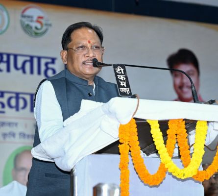 मुख्यमंत्री विष्णुदेव साय ने जशपुर के पंचक्की वन धन केंद्र की महिला स्व-सहायता समूह को 'सहकार प्रेरणा सम्मान' से किया सम्मानित, 36 लाख रुपये के औषधीय उत्पादों के विक्रय से रचा आत्मनिर्भरता का नया इतिहास