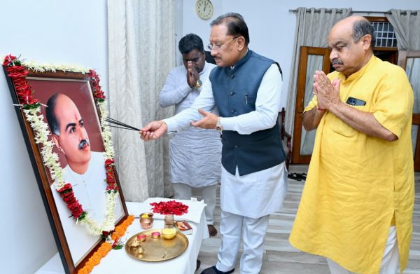 मुख्यमंत्री निवास में डॉ. श्यामा प्रसाद मुखर्जी की 125वीं जयंती पर मुख्यमंत्री श्री विष्णुदेव साय ने अर्पित की श्रद्धांजलि, राष्ट्र की अखंडता और विकसित भारत के संकल्प को बताया उनके जीवन का प्रेरणास्रोत