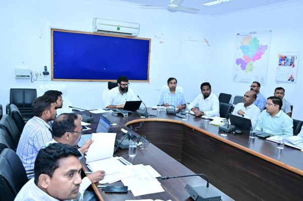  पीएम किसान सम्मान निधि में अपात्रों पर सख्ती, संदिग्ध मामलों की होगी जांच; कलेक्टर रोहित व्यास ने राजस्व, कृषि और खाद्य विभाग की समीक्षा बैठक में समयबद्ध कार्रवाई के दिए कड़े निर्देश