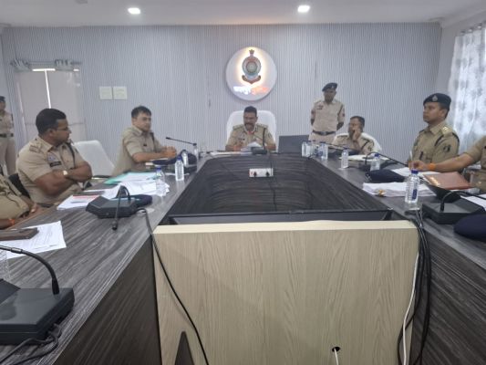 डीआईजी एवं एसएसपी डॉ. लाल उमेद सिंह ने अनुविभागवार की समीक्षा, साइबर अपराध, गौ-तस्करी, नशा कारोबार और यातायात नियमों के उल्लंघन पर सख्ती के दिए निर्देश