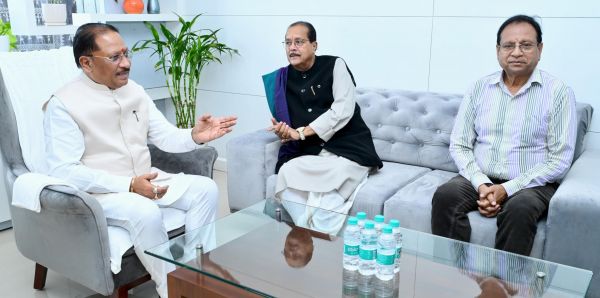  मुख्यमंत्री विष्णु देव साय और झारखंड के वित्त मंत्री राधाकृष्ण किशोर की अहम मुलाकात, सीमावर्ती क्षेत्रों के विकास को मिलेगी नई रफ्तार