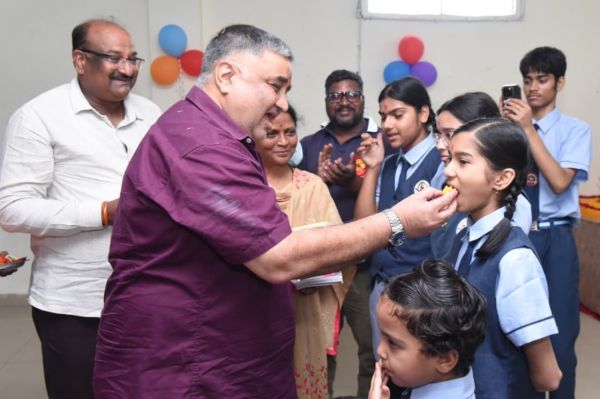 बेटियों के सपनों को मिली नई उड़ान: मंत्री राजेश अग्रवाल ने शाला प्रवेश उत्सव में बांटी साइकिलें, शिक्षा को बताया सफलता की सबसे मजबूत सीढ़ी