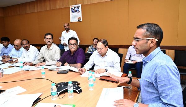 छत्तीसगढ़ में तेज होगी विकास की रफ्तार! रेलवे ओवरब्रिज-अंडरब्रिज परियोजनाओं की समीक्षा के बाद सचिव का बड़ा निर्देश, समन्वय बढ़ाकर जल्द पूरे होंगे सभी कार्य