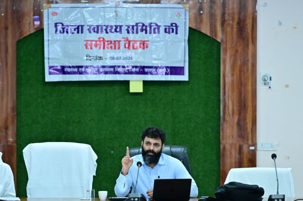 जशपुर की स्वास्थ्य व्यवस्था में होने जा रहा बड़ा बदलाव! अब 102, 108 और 1099 एम्बुलेंस रहेंगी हर पल तैयार, अस्पताल से छुट्टी से पहले मिलेगा नवजात का जन्म प्रमाण-पत्र, सर्पदंश और रैबीज मरीजों का होगा तत्काल निःशुल्क उपचार