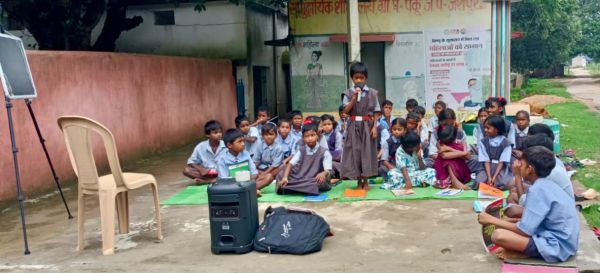 शिक्षा तुंहर पारा : चौपाल बनी क्लासरूम ,न किताबों तक सीमित रही पढ़ाई, न स्कूल की दीवारों में कैद हुई शिक्षा... चौपाल में लगी खुली पाठशाला ने गांव को दिया प्रेरणा का नया संदेश