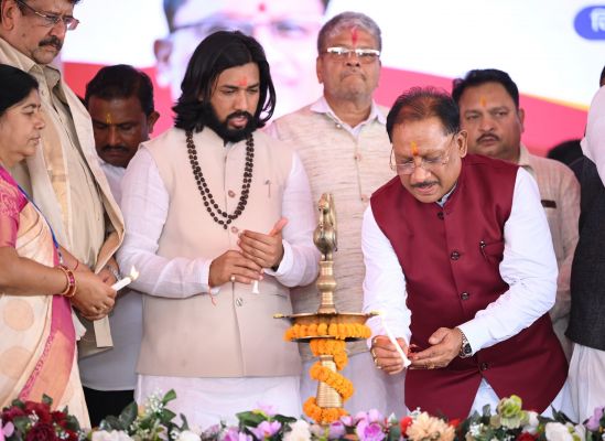 सुशासन और विकास की बड़ी सौगात: मुख्यमंत्री विष्णुदेव साय ने आरंग विधानसभा को दिए 128 करोड़ से अधिक के विकास कार्य, रीवा में 4 करोड़ के स्टॉप डैम सहित कई अहम घोषणाएं