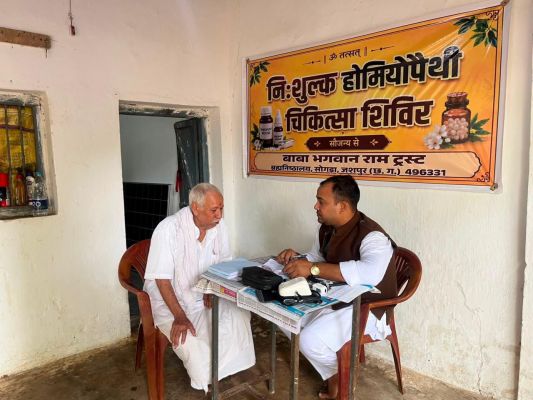 पूज्यपाद बाबा गुरूपद संभव राम जी के मार्गदर्शन में जनसेवा का अनूठा अभियान, सोगड़ा आश्रम के निःशुल्क चिकित्सा शिविर में 50 मरीजों का हुआ उपचार