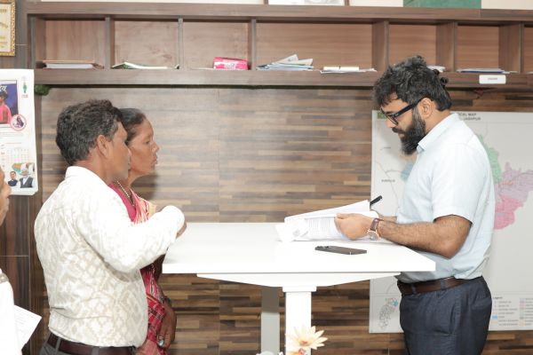 कलेक्टर&nbsp; रोहित व्यास ने जनदर्शन में सुनी लोगों की समस्याएं,आवेदनों के गुणवत्तापूर्ण निराकरण एवं समस्याओं के त्वरित समाधान के दिए निर्देश