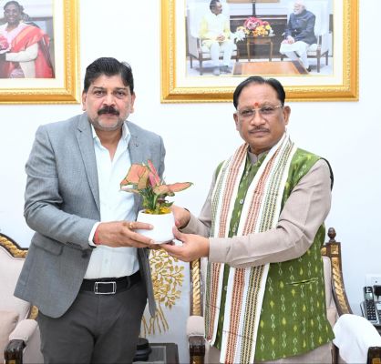 डबल इंजन सरकार का बड़ा विकास अभियान: सरोना और बालोद रेलवे स्टेशन के आधुनिकीकरण से बढ़ेंगे रोजगार, उद्योग, स्थानीय कारोबार और पर्यटन के अवसर, मुख्यमंत्री ने प्रधानमंत्री नरेंद्र मोदी और रेल मंत्री अश्विनी वैष्णव का जताया आभार