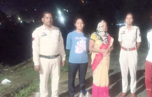 चिरमिरी में अवैध महुआ शराब कारोबार पर पुलिस का बड़ा प्रहार, 10 दिनों में 8 आरोपी गिरफ्तार; 32 लीटर महुआ शराब जब्त, आगे भी जारी रहेगा सख्त अभियान