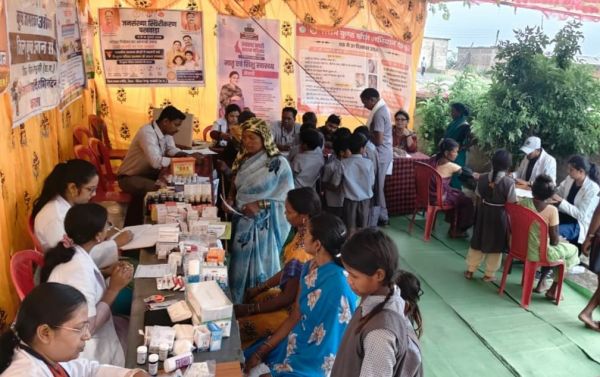 दुर्गम बैगा अंचल तक पहुँची स्वास्थ्य सेवाएं: मुख्यमंत्री विष्णु देव साय के नेतृत्व में छिरहिट्टी में लगे विशेष स्वास्थ्य शिविर में 164 ग्रामीणों का निःशुल्क उपचार