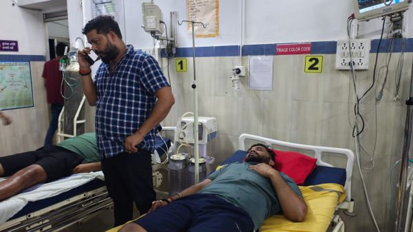 जशपुर के देशदेखा में बड़ा हादसा, पर्यटकों पर गिरी आकाशीय बिजली, 20 वर्षीय युवक की मौत, दो गंभीर घायल