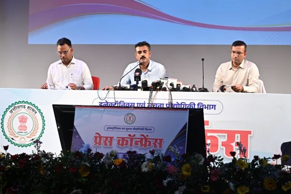 डिजिटल क्रांति की राह पर छत्तीसगढ़: सेवा सेतु से AI मिशन तक, 564 ऑनलाइन सेवाओं और ₹3,928 करोड़ के भारतनेट विस्तार के साथ सुशासन को मिली नई रफ्तार