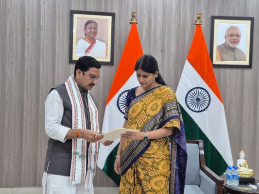 मुंगेली-लोरमी के किसानों को बड़ी राहत दिलाने की पहल, केंद्रीय मंत्री तोखन साहू ने केंद्रीय मंत्री अनुप्रिया पटेल से की NFL के रिटेल आउटलेट और अधिकृत डीलर नेटवर्क स्थापित करने की मांग