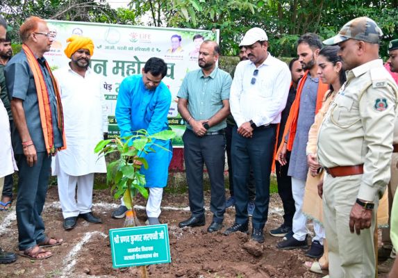 मुख्यमंत्री श्री विष्णुदेव साय के नेतृत्व में पर्यावरण संरक्षण को जनआंदोलन बनाने की अभिनव पहल,30 जुलाई को प्रदेश में पहली बार आयोजित होगा &lsquo;महतारी वंदन वृक्षारोपण अभियान