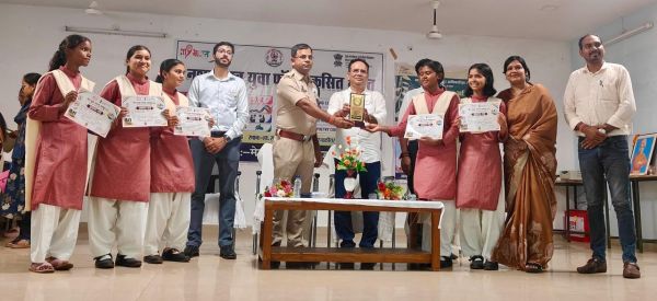 नशे के खिलाफ युवाओं का बुलंद संदेश: &lsquo;माय भारत&rsquo; की जिला स्तरीय प्रतियोगिता में संकल्प शिक्षण संस्थान का शानदार प्रदर्शन, राज्य स्तर पर दिखाएंगे प्रतिभा का दम