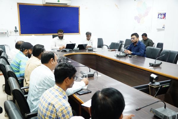 शिक्षा की गुणवत्ता पर कलेक्टर रोहित व्यास का बड़ा एक्शन, बिना बायोमेट्रिक उपस्थिति शिक्षकों को नहीं मिलेगा वेतन, स्कूलों की होगी नियमित मॉनिटरिंग
