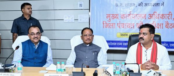 गांव-गांव तक विकास पहुंचाने का मुख्यमंत्री का बड़ा संदेश: सशक्त पंचायतें ही बनाएंगी विकसित छत्तीसगढ़, अंतिम व्यक्ति तक योजनाओं का लाभ पहुंचाने के दिए सख्त निर्देश