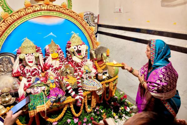  नीलाद्री विजय के साथ गर्भगृह लौटे महाप्रभु, रसगुल्ला अर्पण की परंपरा के बीच 84 वर्ष पुरानी ऐतिहासिक रथयात्रा का हुआ भव्य समापन