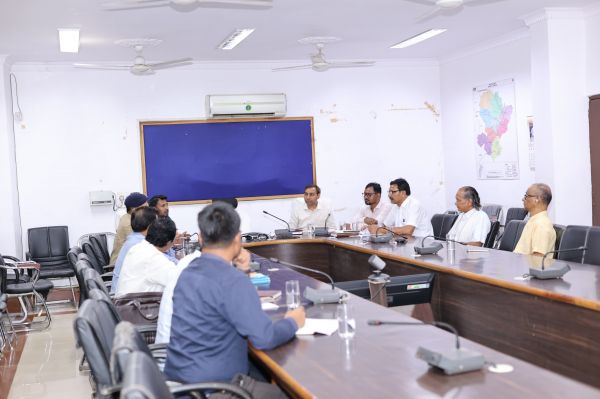 जिला स्तरीय सतर्कता एवं मॉनिटरिंग समिति की बैठक में अधिनियम के प्रावधानों की समीक्षा, जाति प्रमाण-पत्र बनाने और योजना के व्यापक प्रचार-प्रसार के दिए निर्देश