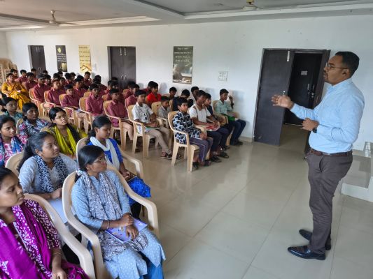 डिप्टी कलेक्टर समीर बड़ा ने संकल्प के विद्यार्थियों को सिखाई सफलता की वैज्ञानिक रणनीति, रिवर्स इंजीनियरिंग, विज़ुअलाइज़ेशन और माइंड ट्रेनिंग से हर लक्ष्य हासिल करने का दिया मंत्र