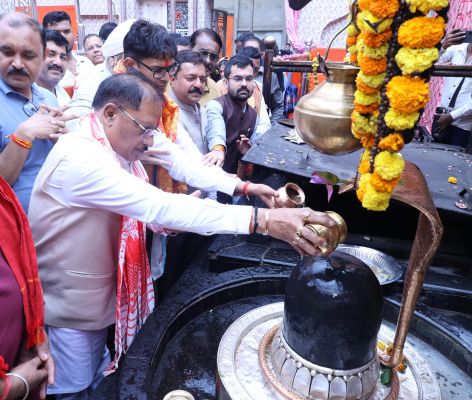 गुरु पूर्णिमा पर कोसमनारा पहुंचे मुख्यमंत्री श्री विष्णु देव साय, सत्यनारायण बाबा धाम में की पूजा-अर्चना