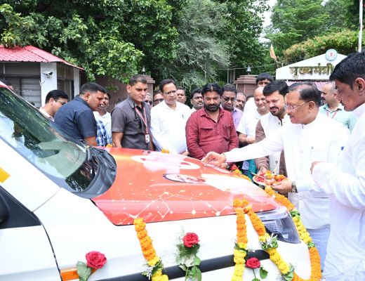 धरसींवा विधानसभा को मुख्यमंत्री विष्णु देव साय की बड़ी सौगात, डीएमएफ से 19.65 लाख की आधुनिक निःशुल्क एम्बुलेंस मिली, आपातकालीन स्वास्थ्य सेवाएं होंगी और मजबूत