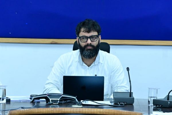जशपुर में आधार सेवाओं पर कलेक्टर रोहित व्यास सख्त, स्कूलों और आंगनबाड़ी के सभी बच्चों का आधार बनाने के दिए प्राथमिकता के निर्देश, गड़बड़ी करने वाले ऑपरेटरों पर होगी कड़ी कार्रवाई